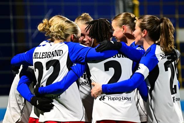 RECORD DATE NOT STATED Sophie Hillebrand (22; Hamburger SV), Magou Doucoure (2; Hamburger SV), Vildan Kardesler (7; Hamburger SV), Viktoria Schwalm (23; Hamburger SV) und Almudena Sierra (24; Hamburger SV) feiern gemeinsam GPFBL: TSG Hoffenheim - Hamburger SV Copyright: xMichaelxGelhardtx