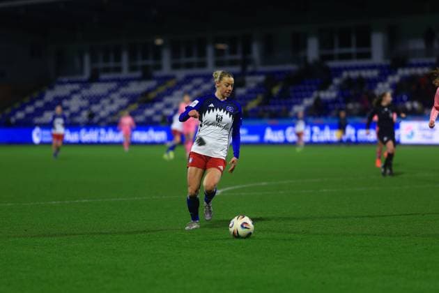 RECORD DATE NOT STATED Sophie Hillebrand (22; Hamburger SV) mit Ball in Aktion auf dem Spielfeld GPFBL: TSG Hoffenheim - Hamburger SV Copyright: xMichaelxGelhardtx