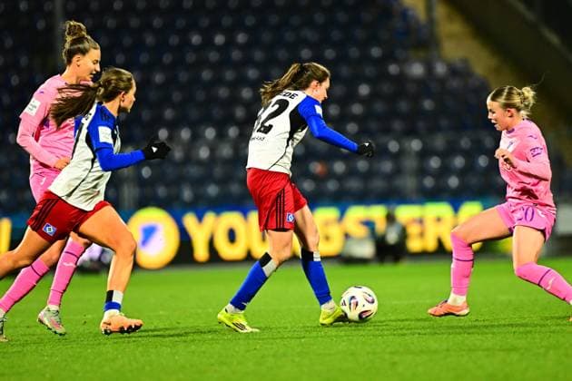 RECORD DATE NOT STATED Franziska Harsch (17; TSG Hoffenheim) im Zweikampf mit Gegnerinnen, konzentriert auf Ball und Verteidigung GPFBL: TSG Hoffenheim - Hamburger SV Copyright: xMichaelxGelhardtx