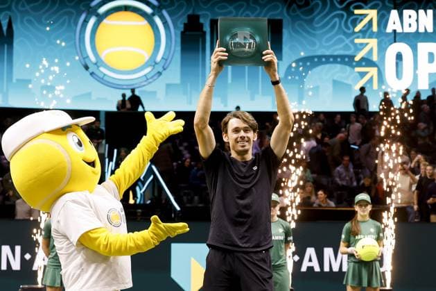 ROTTERDAM - Alex de Minaur (Australia) celebrates his victory against Felix Auger-Aliassime (Canada) during the singles final on the final day of the ABN AMRO tennis tournament in Ahoy Rotterdam. BAS CZERWINSKI ANP xVIxANPxSportx xxANPxIVx 550803307 originalFilename: 550803307.jpg