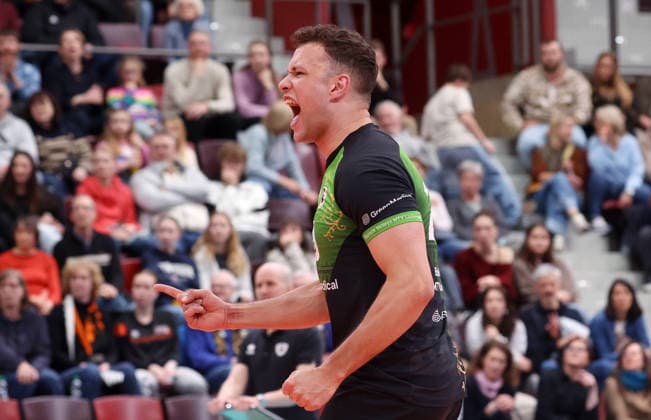 15.02.2026, Deutschland, Ludwigsburg Volleyball Barock Volleys MTV Ludwigsburg vs. Berlin Recycling Volleys, Jeffrey Klok (LB) jubelt