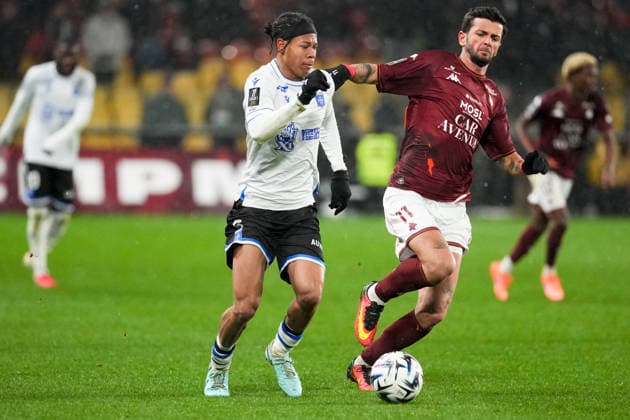 FC Metz v AJ Auxerre - Ligue 1 McDonald s 2025 2026 05 Kevin DANOIS (aja) - 11 Giorgi KVILITAIA (fcm) during the Ligue 1 McDonald s match between Metz and Auxerre at Stade Saint-Symphorien on February 15, 2026 in Metz, France. Metz France  Copyright: xFEPx 776348286
