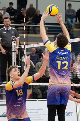 1.Volleyball Bundesliga -Saison 2025 2026 Cerebricks Volley Goats Mitteldeutschland vs. Netzhoppers KW Halle, Deutschland 15. Februar 2026: Im Bild:v.li.Dax Tompkins (Bitterfeld) und Paul Klimm (Bitterfeld) Halle Saale swh.Arena Sachsen-Anhalt Deutschland
