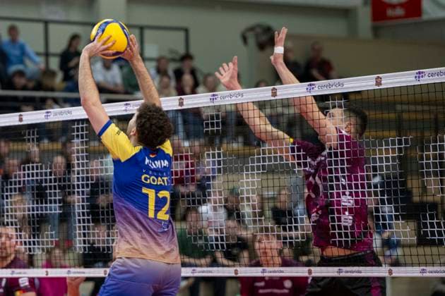 1.Volleyball Bundesliga -Saison 2025 2026 Cerebricks Volley Goats Mitteldeutschland vs. Netzhoppers KW Halle, Deutschland 15. Februar 2026: Im Bild:v.li.Paul Klimm (Bitterfeld) und Theo Timmermann (Netzhoppers) Halle Saale swh.Arena Sachsen-Anhalt Deutschland