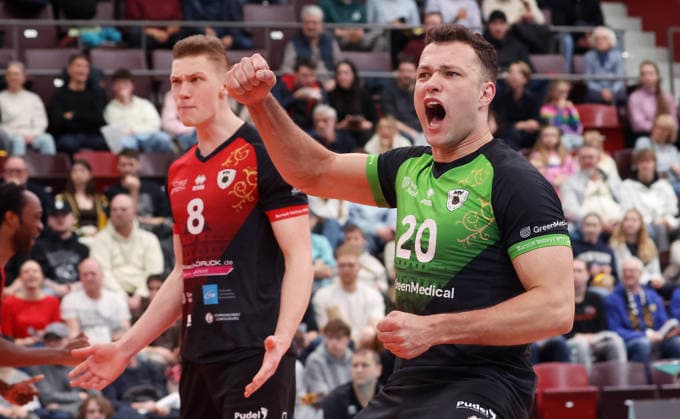 15.02.2026, Deutschland, Ludwigsburg Volleyball Barock Volleys MTV Ludwigsburg vs. Berlin Recycling Volleys, Jeffery Klok (LB, vorn) jubelt