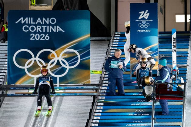 SCHMID Katharina (Deutschland) auf der Schanze am Balken vor den olympischen Ringen, ITA, Olympische Spiele Milano Cortina 2026, Olympia, Skispringen, Großschanze Frauen Einzel, 15.02.2026 ITA, Olympische Spiele Milano Cortina 2026, Olympia, Skispringen, Großschanze Frauen Einzel, 15.02.2026 Predazzo *** SCHMID Katharina Germany on the hill on the beam in front of the Olympic rings, ITA, Olympic Games Milano Cortina 2026, Olympia, Ski Jumping, Large Hill Women Individual, 15 02 2026 ITA, Olympic Games Milano Cortina 2026, Olympia, Ski Jumping, Large Hill Women Individual, 15 02 2026 Predazzo Copyright: xEibner-Pressefoto Memmlerx EP_MMR