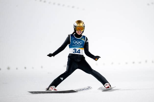 SEYFARTH Juliane (Deutschland) lacht, ITA, Olympische Spiele Milano Cortina 2026, Olympia, Skispringen, Großschanze Frauen Einzel, 15.02.2026 ITA, Olympische Spiele Milano Cortina 2026, Olympia, Skispringen, Großschanze Frauen Einzel, 15.02.2026 Predazzo *** SEYFARTH Juliane Germany laughs, ITA, Olympic Games Milano Cortina 2026, Olympic Games, Ski Jumping, Large Hill Women Individual, 15 02 2026 ITA, Olympic Games Milano Cortina 2026, Olympic Games, Ski Jumping, Large Hill Women Individual, 15 02 2026 Predazzo Copyright: xEibner-Pressefoto Memmlerx EP_MMR