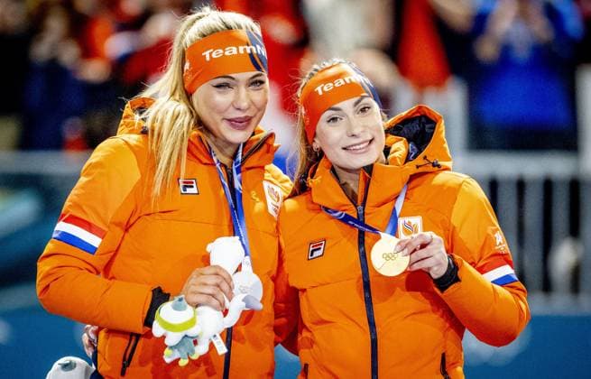 MILAN - Femke Kok became the first Dutch speed skater to win gold in the 500 meters at the Olympic Games, Olympische Spiele, Olympia, OS The 25-year-old Frisian won the shortest distance at the Milano Speed skating, Eisschnelllauf Stadium in an Olympic record time of 36.49. Jutta Leerdam, after winning gold in the 1000 meters, skated to silver in 37.15. ROBIN UTRECHT netherlands out - belgium out xVIxxIVx 550804616 originalFilename: 550804616.jpg