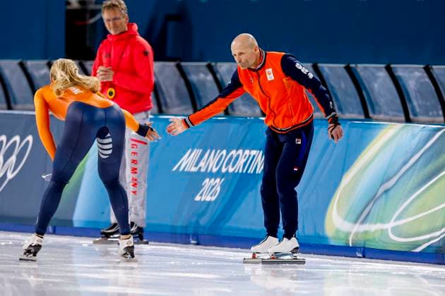 coach Kosta Poltavets of TeamNL high five with Jutta Leerdam of the Netherlands after Women s 500m, Milano Cortina 2026 Winter Olympics: Day 9, Speed skating, Eisschnelllauf - Milano Cortina 2026 Winter Olympics: Day 9, Milano Speed Skating Stadium, February 15, 2026, Milan, Italy.