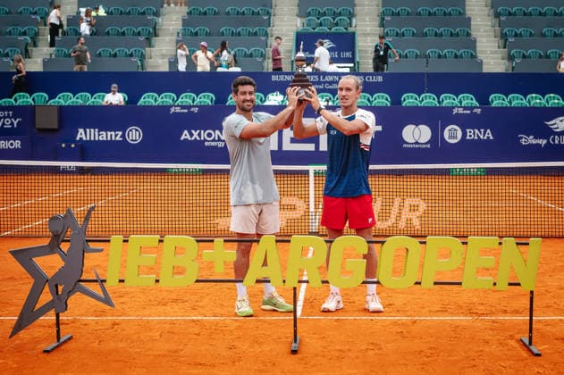ATP, Tennis Herren Argentina Open 2026 BUENOS AIRES, AR - 15.02.2026: ATP ARGENTINA OPEN 2026 - Buenos Aires, Argentina. February 15, 2026. Rafael Matos (BRA) and Orlando Luz (BRA) celebrate their doubles title at the Argentina Open 2026. (Photo: Lucas Mangi Fotoarena) x2886556x  LucasxMangi