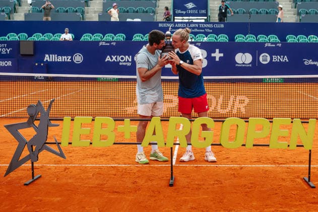 ATP, Tennis Herren Argentina Open 2026 BUENOS AIRES, AR - 15.02.2026: ATP ARGENTINA OPEN 2026 - Buenos Aires, Argentina. February 15, 2026. Rafael Matos (BRA) and Orlando Luz (BRA) celebrate their doubles title at the Argentina Open 2026. (Photo: Lucas Mangi Fotoarena) x2886557x  LucasxMangi