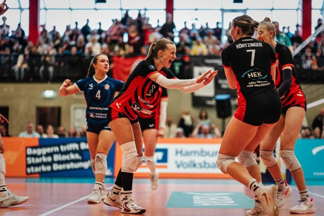 Volleyball Frauen Saison 2025 2026 Volleyball Bundesliga ETV Hamburger Volksbank Volleys vs. Schwarz-Weiß Erfurt 15.02.2026 Zoe Konjer ( 8, ETV Hamburger Volksbank Volleys) jubelt Hamburg Sporthalle Hoheluft Hamburg Deutschland