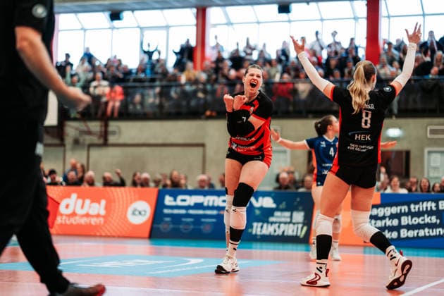 Volleyball Frauen Saison 2025 2026 Volleyball Bundesliga ETV Hamburger Volksbank Volleys vs. Schwarz-Weiß Erfurt 15.02.2026 Louisa Krams ( 17, ETV Hamburger Volksbank Volleys) jubelt Hamburg Sporthalle Hoheluft Hamburg Deutschland