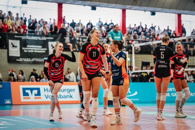 Volleyball Frauen Saison 2025 2026 Volleyball Bundesliga ETV Hamburger Volksbank Volleys vs. Schwarz-Weiß Erfurt 15.02.2026 Svea Frobel ( 11, ETV Hamburger Volksbank Volleys) in der Mitte Hamburg Sporthalle Hoheluft Hamburg Deutschland