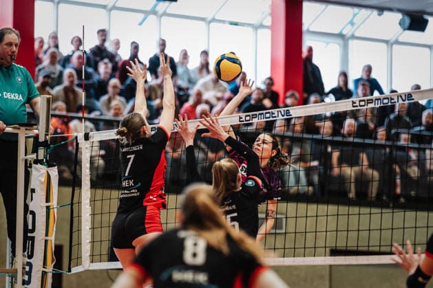 Volleyball Frauen Saison 2025 2026 Volleyball Bundesliga ETV Hamburger Volksbank Volleys vs. Schwarz-Weiß Erfurt 15.02.2026 Elizabeth Sandbothe ( 2, Schwarz-Weiß Erfurt) beim Angriff Hamburg Sporthalle Hoheluft Hamburg Deutschland