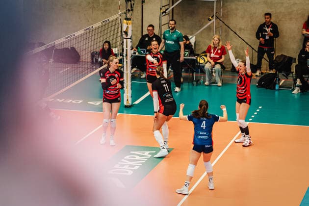 Volleyball Frauen Saison 2025 2026 Volleyball Bundesliga ETV Hamburger Volksbank Volleys vs. Schwarz-Weiß Erfurt 15.02.2026 ETV jubelt, v.l. Alexa Sophie Thaden ( 15, ETV Hamburger Volksbank Volleys), Lilly Faroß ( 16, ETV Hamburger Volksbank Volleys), Svea Frobel ( 11, ETV Hamburger Volksbank Volleys), Sarah Stiriz ( 4, ETV Hamburger Volksbank Volleys) und Zoe Konjer ( 8, ETV Hamburger Volksbank Volleys) Hamburg Sporthalle Hoheluft Hamburg Deutschland