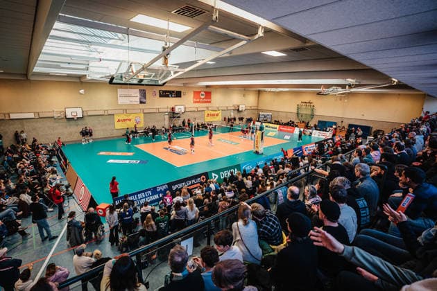 Volleyball Frauen Saison 2025 2026 Volleyball Bundesliga ETV Hamburger Volksbank Volleys vs. Schwarz-Weiß Erfurt 15.02.2026 Die ausverkaufte Halle Hoheluft Hamburg Sporthalle Hoheluft Hamburg Deutschland