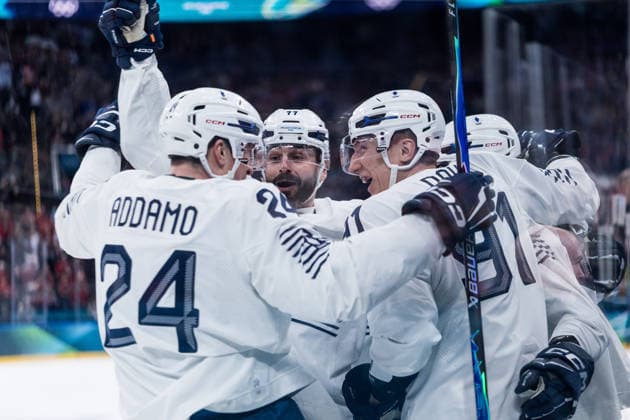 MILANO, ITALY - FEBRUARY 15: Floran Douay (France, 91) cheers after scoring the 1:1 goal during the Ice hockey, Eishockey Men Canada vs France - Preliminary Round - Group A at the Milano Cortina 2026 Olympics at Milano Santagiulia Ice Hockey Arena on day 9 of the Milano Cortina 2026 Olympics on February 15, 2026 in Milano, Italy. Editorial use only. Italy Copyright: xSteffiexWunderlx