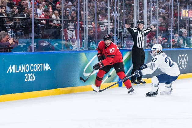 MILANO, ITALY - FEBRUARY 15: Sidney Crosby (Canada, 87) controls the puck against Jules Boscq (France, 27) during the Ice hockey, Eishockey Men Canada vs France - Preliminary Round - Group A at the Milano Cortina 2026 Olympics at Milano Santagiulia Ice Hockey Arena on day 9 of the Milano Cortina 2026 Olympics on February 15, 2026 in Milano, Italy. Editorial use only. Italy Copyright: xSteffiexWunderlx
