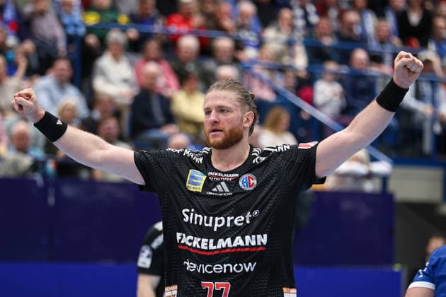 15.02.2026, xKWIx, Handball, DAIKIN HBL, TBV Lemgo Lippe - HC Erlangen, PHOENIX CONTACT arena: Maciej Gebala (HC Erlangen 77) jubelt Photo: xKamilxWilkowskixPressefotoKochx NRW Deutschland