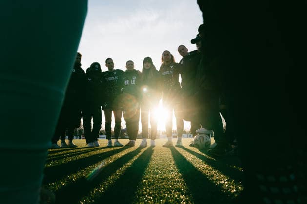 Teamkreis FC Viktoria Berlin nach dem Spiel gegen den VfB Stuttgart in der 2. Frauen-Bundesliga Teamkreis FC Viktoria Berlin nach dem Spiel gegen den VfB Stuttgart in der 2. Frauen-Bundesliga Berlin Copyright: xKaixHeuserxKaixHeuserx