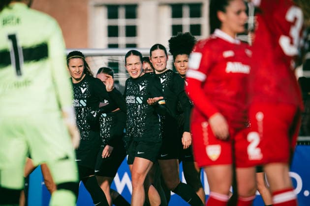 Spielerinnen des FC Viktoria Berlin nach nicht gegebenem Tor nach Elfmeter Spielerinnen des FC Viktoria Berlin nach nicht gegebenem Tor nach Elfmeter im Spiel FC Viktoria Berlin gegen VfB Stuttgart in der 2. Frauen-Bundesliga Berlin Copyright: xKaixHeuserxKaixHeuserx