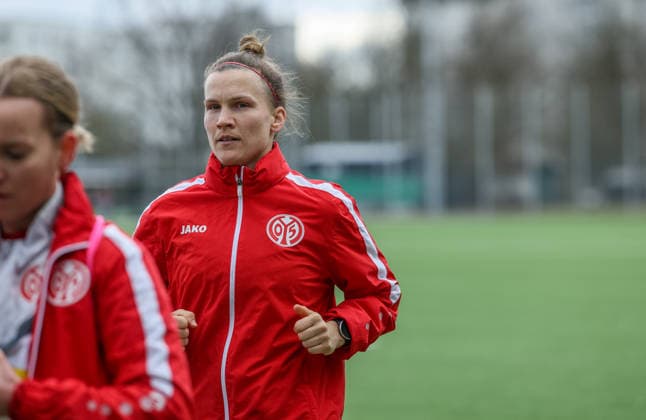 GER, Frankfurt, Eintracht Frankfurt II vs FSV Mainz 05, 2. Frauen Bundesliga, Fussball, DFB, Spielzeit 2025 2026, Stadion am Brentanobad, 17. Spieltag im Bild: Nadine Anstatt (1. FSV Mainz 05 Frauen 27) DFB DFL REGULATIONS PROHIBIT ANY USE OF PHOTOGRAPHS AS IMAGE SEQUENCES AND OR QUASI-VIDEO, 15.02.2026 Copyright: HMBxMedia HendrikxHamelau