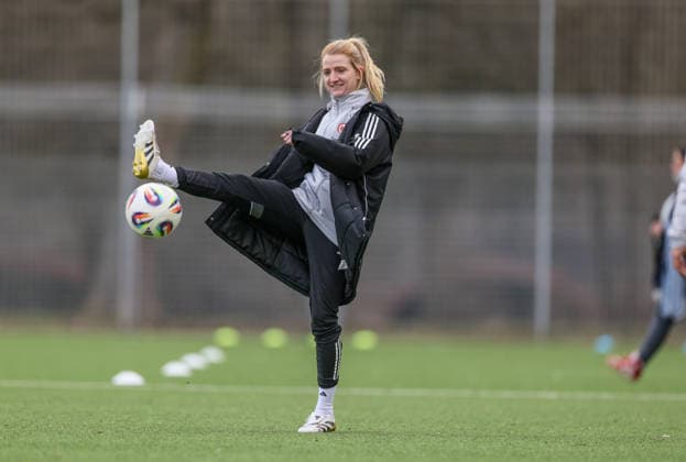 GER, Frankfurt, Eintracht Frankfurt II vs FSV Mainz 05, 2. Frauen Bundesliga, Fussball, DFB, Spielzeit 2025 2026, Stadion am Brentanobad, 17. Spieltag im Bild: Kim Fellhauer (Trainerin Eintracht Frankfurt Frauen II) DFB DFL REGULATIONS PROHIBIT ANY USE OF PHOTOGRAPHS AS IMAGE SEQUENCES AND OR QUASI-VIDEO, 15.02.2026 Copyright: HMBxMedia HendrikxHamelau