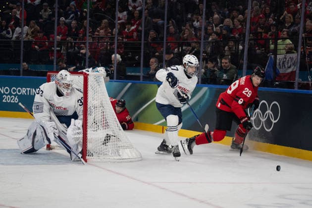 Nathan MacKinnon (Canada, 29) in action during the Menss Ice hockey, Eishockey group stage game between Canada and France at the Olympic Winter games, Winterspiele,Spiele, Summer games Milano Cortina 2026 at the Milano Santa Giulia Ice Hockey Arena, Milan, Italy, on February 15, 2026. im Gruppenspiel der Männer im Eishockey zwischen Kanada und Frankreich bei den Olympischen Winterspielen Milano Cortina 2026 in der Milano Santa Giulia Ice Hockey Arena, Mailand, Italien, am 15. Februar 2026. *** Nathan MacKinnon Canada, 29 in action during the Mens ice hockey group stage game between Canada and France at the Olympic Winter Games Milano Cortina 2026 at the Milano Santa Giulia Ice Hockey Arena, Milan, Italy, on February 15, 2026 in the Mens ice hockey group stage game between Canada and France at the Olympic Winter Games Milano Cortina 2026 at the Milano Santa Giulia Ice Hockey Arena, Milan, Italy, on February 15, 2026 Copyright: HMBxMedia MarcxNiemeyer