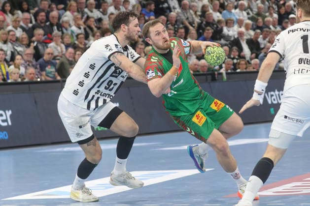 15.02.2026, xgox, Handball - Daikin HBL THW Kiel - SC Magdeburg emspor, v.l. Veron Nacinovic (Kiel, 93), Albin Lagergren (Magdeburg, 21) Zweikampf, Duell, Kampf, tackle Kiel