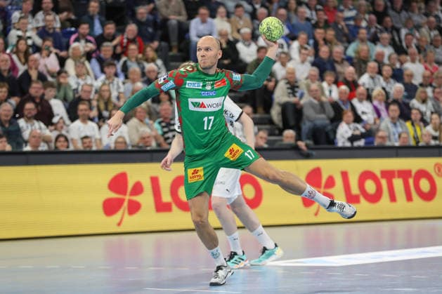 15.02.2026, xgox, Handball - Daikin HBL THW Kiel - SC Magdeburg emspor, v.l. Tim Hornke (Magdeburg, 17) beim Siebenmeter Kiel