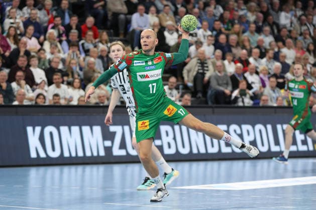 15.02.2026, xgox, Handball - Daikin HBL THW Kiel - SC Magdeburg emspor, v.l. Tim Hornke (Magdeburg, 17) beim Siebenmeter Kiel