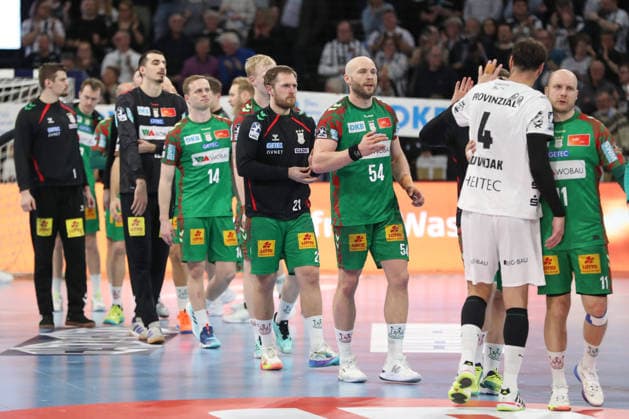 15.02.2026, xgox, Handball - Daikin HBL THW Kiel - SC Magdeburg emspor, v.l. Albin Lagergren (Magdeburg, 21), Oscar Bergendahl (Magdeburg, 54) enttaeuscht, schaut enttaeuscht, niedergeschlagen, disappointed Kiel