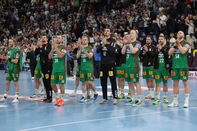 15.02.2026, xgox, Handball - Daikin HBL THW Kiel - SC Magdeburg emspor, v.l. Magdeburg enttaeuscht, schaut enttaeuscht, niedergeschlagen, disappointed Kiel