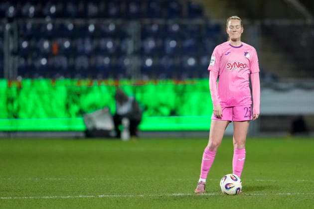 Nikee van Dijk (TSG, 25), Spielerin, Spielerinnen der TSG 1899 Hoffenheim, enttäuscht schauend, Enttäuschung, Frustration, disappointed, pessimistisch, nach dem Gegentor zum 0:1, Action, Aktion, Spielszene, 15.02.2026, Sinsheim (Hoffenheim) (Deutschland), Fussball, Google Pixel Frauen-Bundesliga, TSG 1899 Hoffenheim - Hamburger SV, DFB DFL REGULATIONS PROHIBIT ANY USE OF PHOTOGRAPHS AS IMAGE SEQUENCES AND OR QUASI-VIDEO.