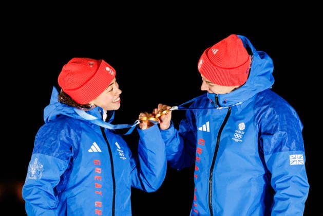 OLYMPICS - Winter Olympic Games, Olympische Spiele, Olympia, OS Milano Cortina 2026 CORTINA D AMPEZZO,ITALY,15.FEB.26 - OLYMPICS, SKELETON - Winter Olympic Games Milano Cortina 2026, mixed team, medal ceremony. Image shows Tabitha Stoeckert, Matt Weston (GBR). Keywords: medal.  GEPAxpictures xMaticxKlansek