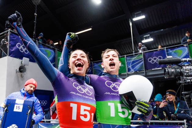 OLYMPICS - Winter Olympic Games, Olympische Spiele, Olympia, OS Milano Cortina 2026 CORTINA D AMPEZZO,ITALY,15.FEB.26 - OLYMPICS, SKELETON - Winter Olympic Games Milano Cortina 2026, mixed team. Image shows the rejoicing of Tabitha Stoeckert and Matt Weston (GBR).  GEPAxpictures xMaticxKlansek