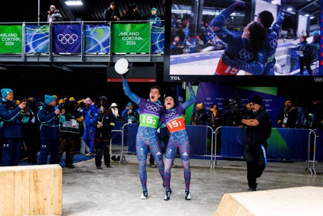 OLYMPICS - Winter Olympic Games, Olympische Spiele, Olympia, OS Milano Cortina 2026 CORTINA D AMPEZZO,ITALY,15.FEB.26 - OLYMPICS, SKELETON - Winter Olympic Games Milano Cortina 2026, mixed team. Image shows the rejoicing of Matt Weston and Tabitha Stoeckert (GBR).  GEPAxpictures xMaticxKlansek