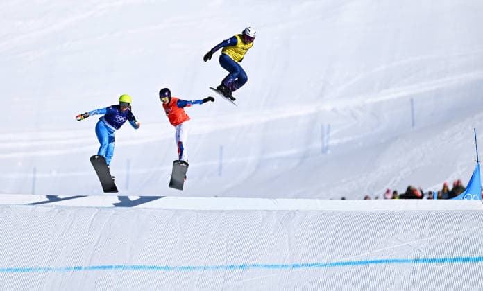 (260215) -- LIVIGNO, Feb. 15, 2026 -- Charlotte Bankes (R) of Team Britain 1 competes during the mixed team snowboard cross big final at the Milan-Cortina 2026 Olympic Winter games, Winterspiele,Spiele, Summer games in Livigno, Italy, Feb. 15, 2026. ) (MICO2026)ITALY-LIVIGNO-OLYMPIC WINTER GAMES-MIXED TEAM SNOWBOARD CROSS ZhangxHongxiang 