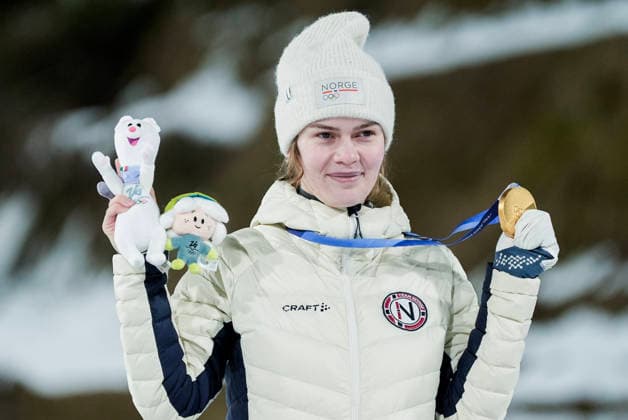 Winter Olympics in Milan Cortina 2026 Val di Fiemme, Italy 20260215. Anna Odine Strom with the gold medal on the podium after jumping the women s large hill in the Predazzo Ski jumping, Skispringen, Ski, nordisch Stadium during the Winter Olympics in Milano Cortina 2026. Photo: Terje Pedersen NTB Val di Fiemme Italy EDITORIAL USE ONLY. RESTRICTED USE FOR BETTING COMPANIES Ref:_SPOUCwNYyjq7i4.jpg *** Winter Olympics in Milan Cortina 2026 Val di Fiemme, Italy 20260215 Anna Odine Strom with the gold medal on the podium after jumping the women s large hill in the Predazzo Ski Jumping Stadium during the Winter Olympics in Milan Cortina 2026 Photo Terje Pedersen NTB Val di Fiemme Italy EDITORIAL USE ONLY RESTRICTED USE FOR BETTING COMPANIES  Copyright: xTerjexPedersenx xNTBx