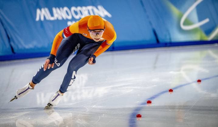 MILAN - Femke Kok became the first Dutch speed skater to win gold in the 500 meters at the Olympic Games, Olympische Spiele, Olympia, OS The 25-year-old Frisian won the shortest distance at the Milano Speed skating, Eisschnelllauf Stadium in an Olympic record time of 36.49. Jutta Leerdam, after winning gold in the 1000 meters, skated to silver in 37.15. ROBIN UTRECHT ANP netherlands out - belgium out xVIxxIVx 550807228 originalFilename: 550807228.jpg