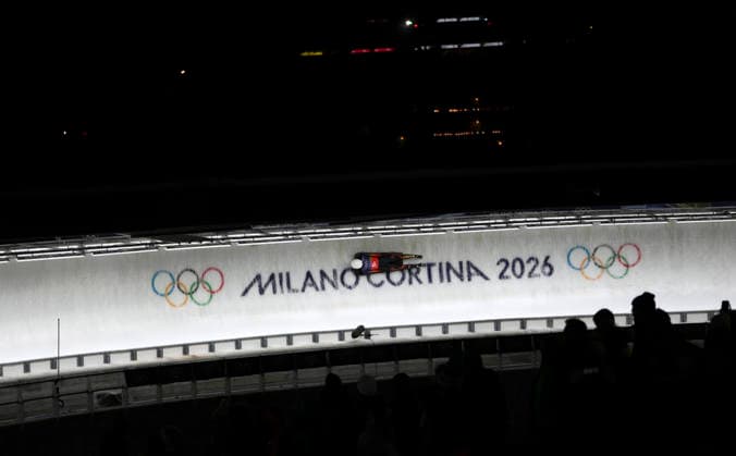 (260215) -- CORTINA D AMPEZZO, Feb. 15, 2026 -- Liang Yuxin of China competes during the skeleton mixed team event at the Milan-Cortina 2026 Olympic Winter games, Winterspiele,Spiele, Summer games in Cortina, Italy, Feb. 15, 2026. ) (MICO2026)ITALY-CORTINA D AMPEZZO-OLYMPIC WINTER GAMES-SKELETON MIXED TEAM LixGang 