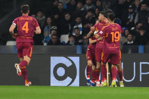 Donyell Malen of AS Roma celebrates after scoring goal in the 7th minute for 0-1 during the match of 25th day of the Serie A Championship between S.S.C. Napoli and A.S.Roma at the Maradona Stadium on Feb 15, 2026 in Naples, Italy. during SSC Napoli vs AS Roma, Italian soccer Serie A match in Naples, Italy, February 15 2026  Copyright: xRobertoxRamaccia IPAxSportx xipa-agency.netx xx IPA_71571630 IPA_Agency_IPA71571630