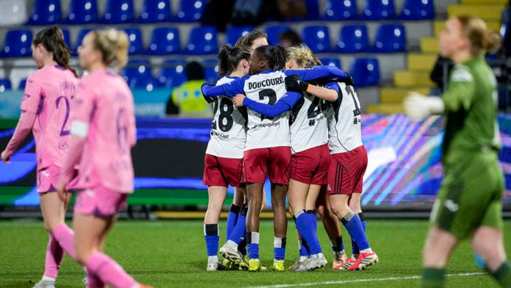 Spielerinnen vom Hamburger SV (HSV), jubeln über das Tor zum 0:2, Jubel, Torjubel, Torerfolg, celebrate the goal, goal, celebration, jubelt ueber das Tor, Freuen, Freude, freut sich, optimistisch, positiv, Spielszene, Highlight, Action, Aktion, 15.02.2026, Sinsheim (Hoffenheim) (Deutschland), Fussball, Google Pixel Frauen-Bundesliga, TSG 1899 Hoffenheim - Hamburger SV, DFB DFL REGULATIONS PROHIBIT ANY USE OF PHOTOGRAPHS AS IMAGE SEQUENCES AND OR QUASI-VIDEO.