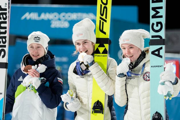 Winter Olympics in Milan Cortina 2026 Val di Fiemme, Italy 20260215. Anna Odine Strom with the gold medal on the podium after jumping the women s large hill in the Predazzo Ski jumping, Skispringen, Ski, nordisch Stadium during the Winter Olympics in Milano Cortina 2026. Photo: Terje Pedersen NTB Val di Fiemme Italy EDITORIAL USE ONLY. RESTRICTED USE FOR BETTING COMPANIES Ref:_SPODFlUv8tsLaA.jpg *** Winter Olympics in Milan Cortina 2026 Val di Fiemme, Italy 20260215 Anna Odine Strom with the gold medal on the podium after jumping the women s large hill in the Predazzo Ski Jumping Stadium during the Winter Olympics in Milan Cortina 2026 Photo Terje Pedersen NTB Val di Fiemme Italy EDITORIAL USE ONLY RESTRICTED USE FOR BETTING COMPANIES  Copyright: xTerjexPedersenx xNTBx