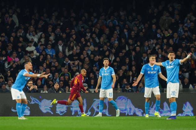 Roma™s Donyell Malen celebrates after scoring goal 0-1 during the Serie A soccer match between Napoli and Roma at the Diego Armando Maradona Stadium in Naples, southern italy - Saturday , February 15 , 2026. - Soccer .  Copyright: xAlessandroxGarofalo LaPressex