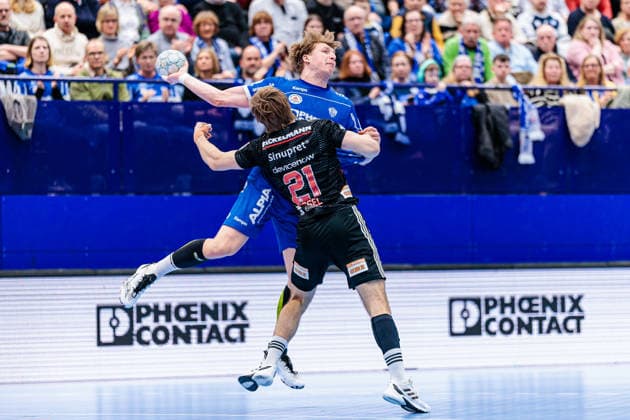 v.l. Lukas Hutecek (TBV Lemgo Lippe, 02), Christopher Bissel (HC Erlangen, 21) GER, TBV Lemgo Lippe vs. HC Erlangen, Handball, 1. Bundesliga, 21. Spieltag, Spielzeit 2025 2026, 15.02.2026 GER, TBV Lemgo Lippe vs. HC Erlangen, Handball, 1. Bundesliga, 21. Spieltag, Spielzeit 2025 2026, 15.02.2026 Lemgo Copyright: xEibner-Pressefoto JanxRollingerx EP_JSK