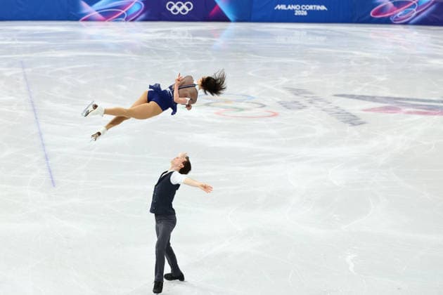 February 15, 2026, Milan, Lombardy, Italy: CAMILLE KOVALEV and PAVEL KOVALEV of France skate their short program in the Pairs of the Figure skating, Eiskunstlauf at the Milano Cortina 2026 Winter Olympic Games, Olympische Spiele, Olympia, OS Milan Italy - ZUMAc179 20260215_oly_c179_081 Copyright: xMickaelxChavetx