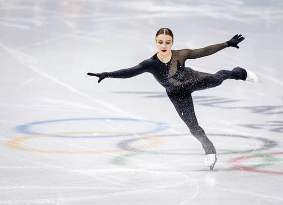 MILAN - Daria Danilova warms up for the short Figure skating, Eiskunstlauf routine in pairs at the Milan Ice Skating Arena during the Milan Winter Olympics. SEM VAN DER WAL ANP xVIxANPxSportx xxANPxIVx 550818197 originalFilename: 550818197.jpg