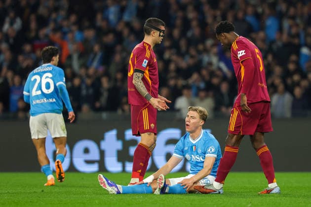 Napoli™s Rasmus Hojlund during the Serie A soccer match between Napoli and Roma at the Diego Armando Maradona Stadium in Naples, southern italy - Saturday , February 15 , 2026. - Soccer .  Copyright: xAlessandroxGarofalo LaPressex